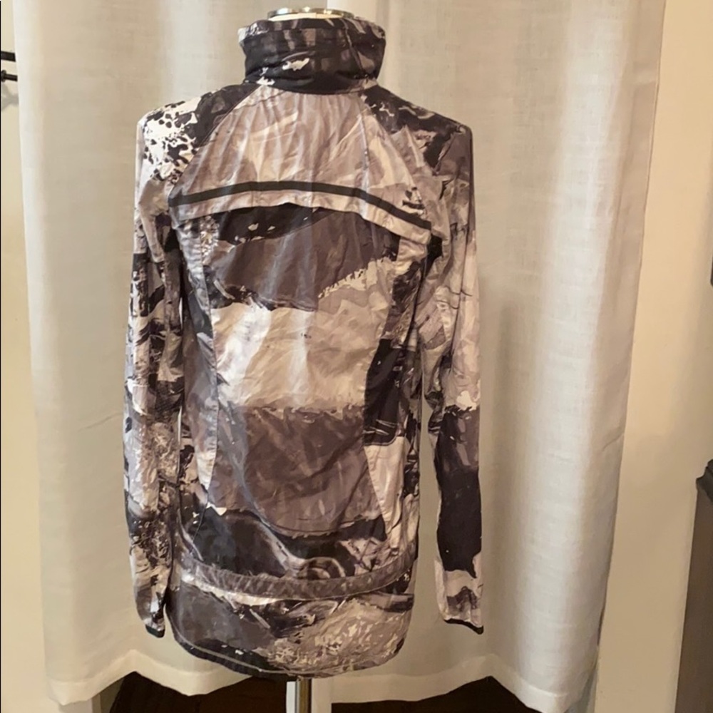 Lululemon Light Running Jacket - image 3
